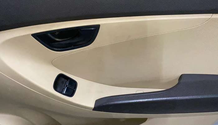 2014 Hyundai Eon MAGNA +, Petrol, Manual, 13,924 km, Driver Side Door Panels Control