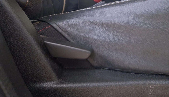 2017 Renault Duster RXS CVT, Petrol, Automatic, 39,181 km, Driver Side Adjustment Panel