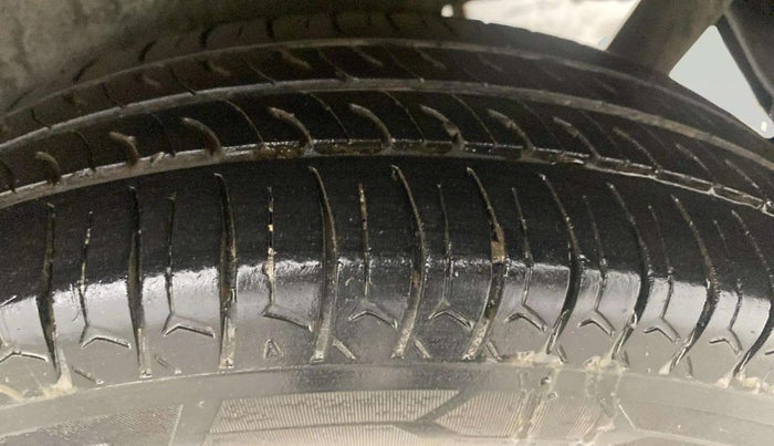 2015 Maruti Wagon R 1.0 LXI CNG, CNG, Manual, 66,468 km, Left Rear Tyre Tread
