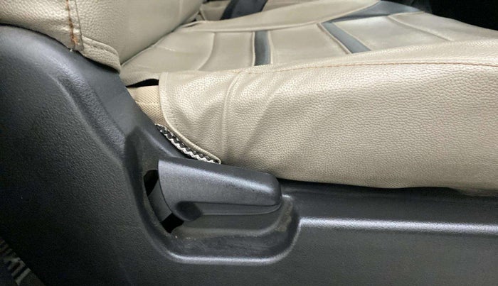 2015 Maruti Wagon R 1.0 LXI CNG, CNG, Manual, 66,468 km, Driver Side Adjustment Panel