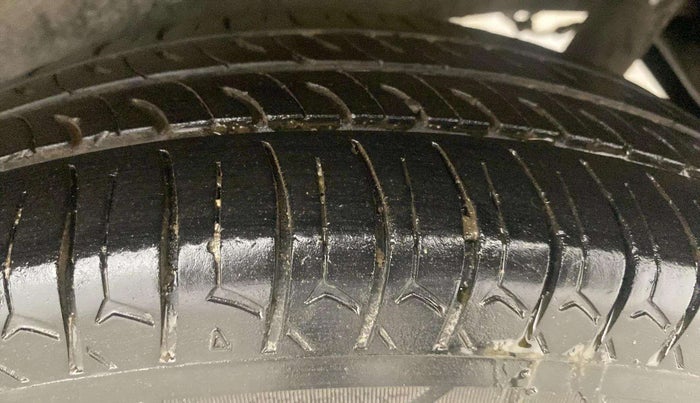 2015 Maruti Wagon R 1.0 LXI CNG, CNG, Manual, 66,468 km, Right Rear Tyre Tread