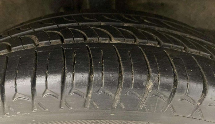 2015 Maruti Wagon R 1.0 LXI CNG, CNG, Manual, 66,468 km, Right Front Tyre Tread