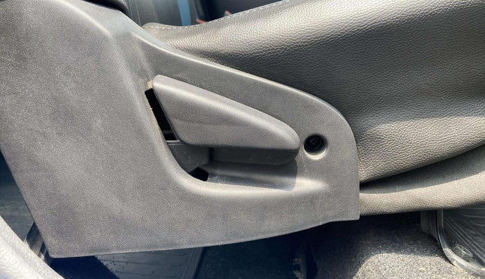 2018 Datsun Go T (O), Petrol, Manual, 27,323 km, Driver Side Adjustment Panel