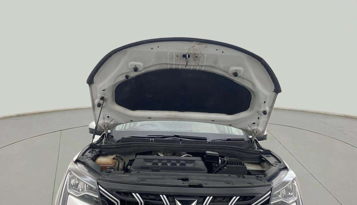 2022 Mahindra XUV700 AX 7 LUXURY D AT 7 STR, Diesel, Automatic, 84,785 km, Open Bonet
