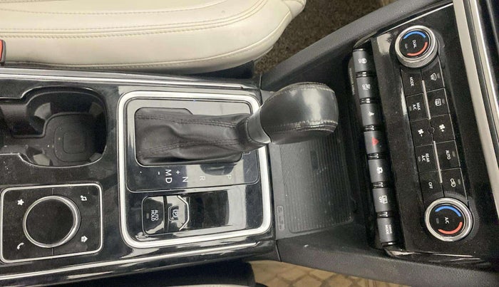2022 Mahindra XUV700 AX 7 LUXURY D AT 7 STR, Diesel, Automatic, 84,785 km, Gear Lever