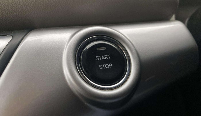 2022 Mahindra XUV700 AX 7 LUXURY D AT 7 STR, Diesel, Automatic, 84,785 km, Keyless Start/ Stop Button