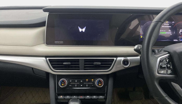 2022 Mahindra XUV700 AX 7 LUXURY D AT 7 STR, Diesel, Automatic, 84,785 km, Air Conditioner