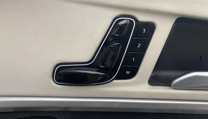 2022 Mahindra XUV700 AX 7 LUXURY D AT 7 STR, Diesel, Automatic, 84,785 km, Driver Side Adjustment Panel