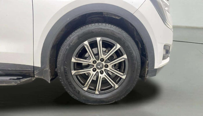 2022 Mahindra XUV700 AX 7 LUXURY D AT 7 STR, Diesel, Automatic, 84,785 km, Right Front Wheel