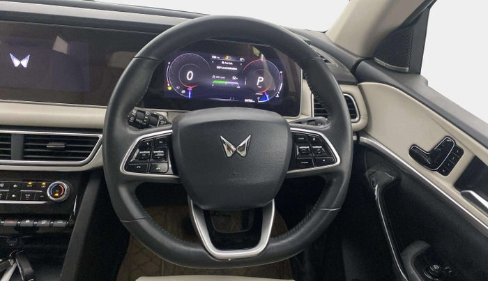 2022 Mahindra XUV700 AX 7 LUXURY D AT 7 STR, Diesel, Automatic, 84,785 km, Steering Wheel Close Up