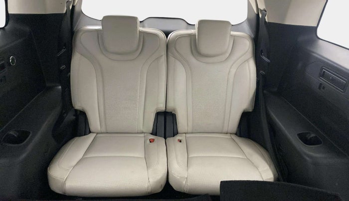 2022 Mahindra XUV700 AX 7 LUXURY D AT 7 STR, Diesel, Automatic, 84,785 km, Third Seat Row ( optional )