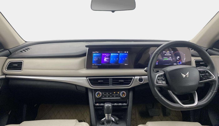 2022 Mahindra XUV700 AX 7 LUXURY D AT 7 STR, Diesel, Automatic, 84,785 km, Dashboard