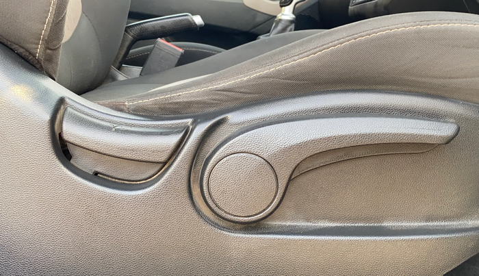 2018 Hyundai Creta SX 1.6 PETROL, Petrol, Manual, 1,48,855 km, Driver Side Adjustment Panel