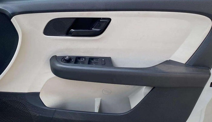 2022 Tata ALTROZ XM PLUS PETROL, Petrol, Manual, 58,115 km, Driver Side Door Panels Control