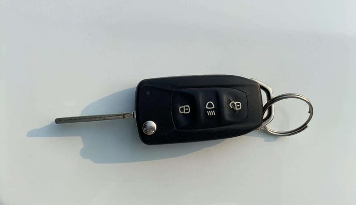 2022 Tata ALTROZ XM PLUS PETROL, Petrol, Manual, 58,115 km, Key Close Up