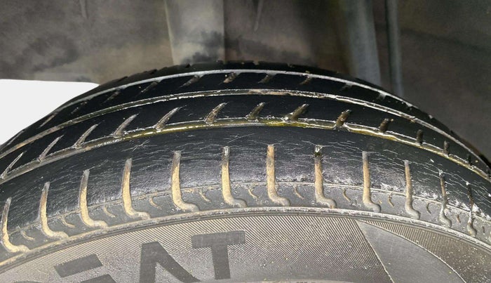 2016 Renault Kwid RXT 1.0, Petrol, Manual, 50,045 km, Right Rear Tyre Tread