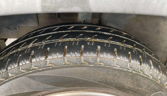 2016 Renault Kwid RXT 1.0, Petrol, Manual, 50,045 km, Left Front Tyre Tread