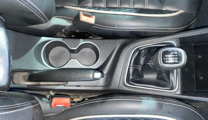 2022 Hyundai Verna SX (O)1.5 MPi, Petrol, Manual, 39,191 km, Gear Lever