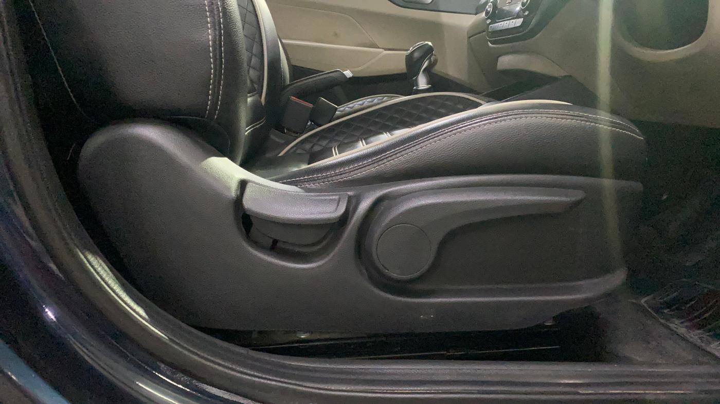 2022 Hyundai Verna SX (O)1.5 MPi, Petrol, Manual, Driver Side Adjustment Panel