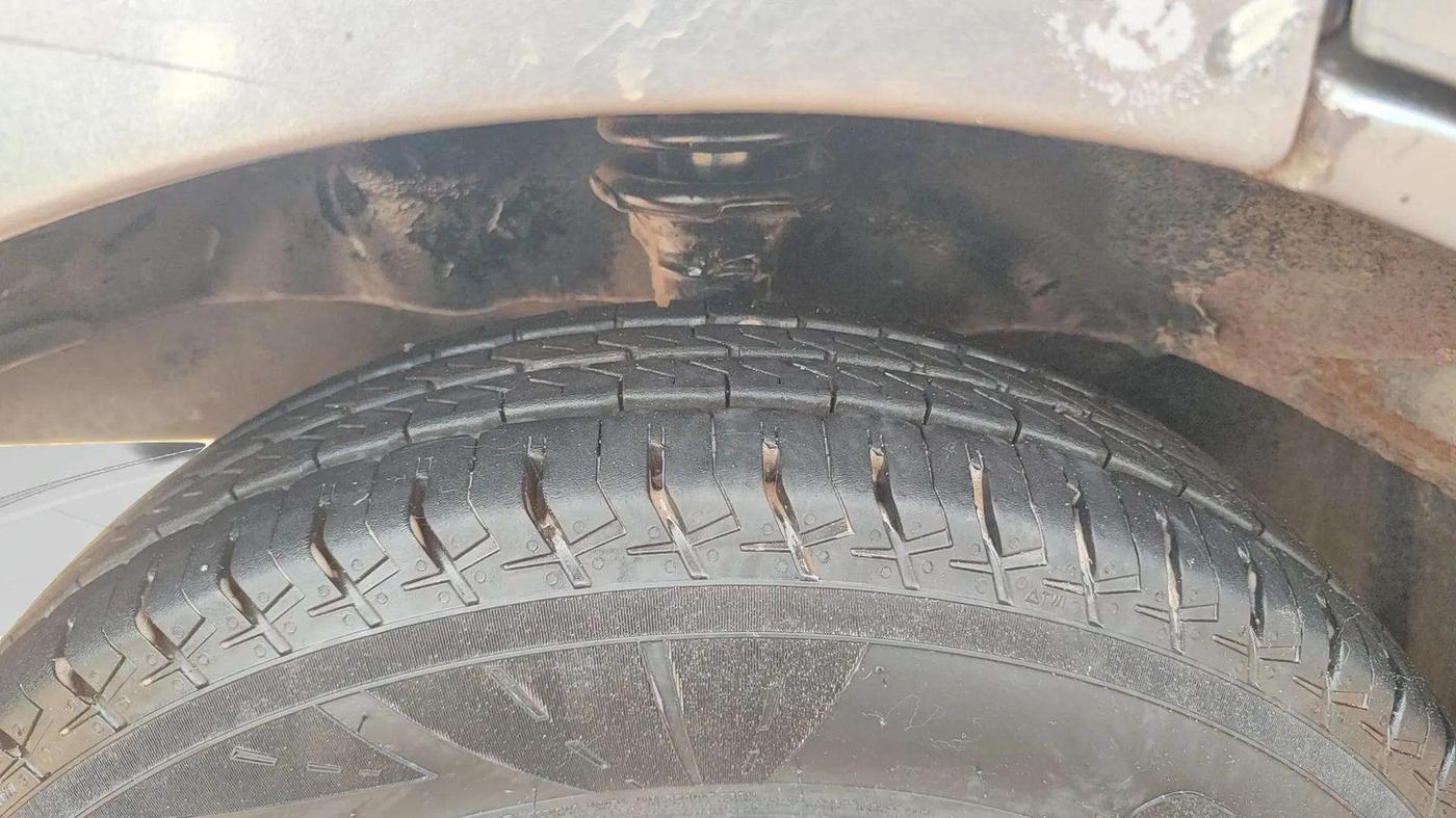 2011 Maruti Eeco 5 STR WITH A/C+HTR, Petrol, Manual, 1,16,987 km, Right Front Tyre Tread