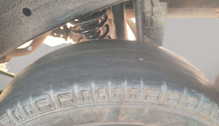 2011 Maruti Eeco 5 STR WITH A/C+HTR, Petrol, Manual, 1,16,987 km, Left Front Tyre Tread