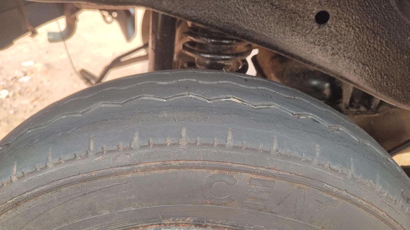 2011 Maruti Eeco 5 STR WITH A/C+HTR, Petrol, Manual, 1,16,987 km, Left Rear Tyre Tread