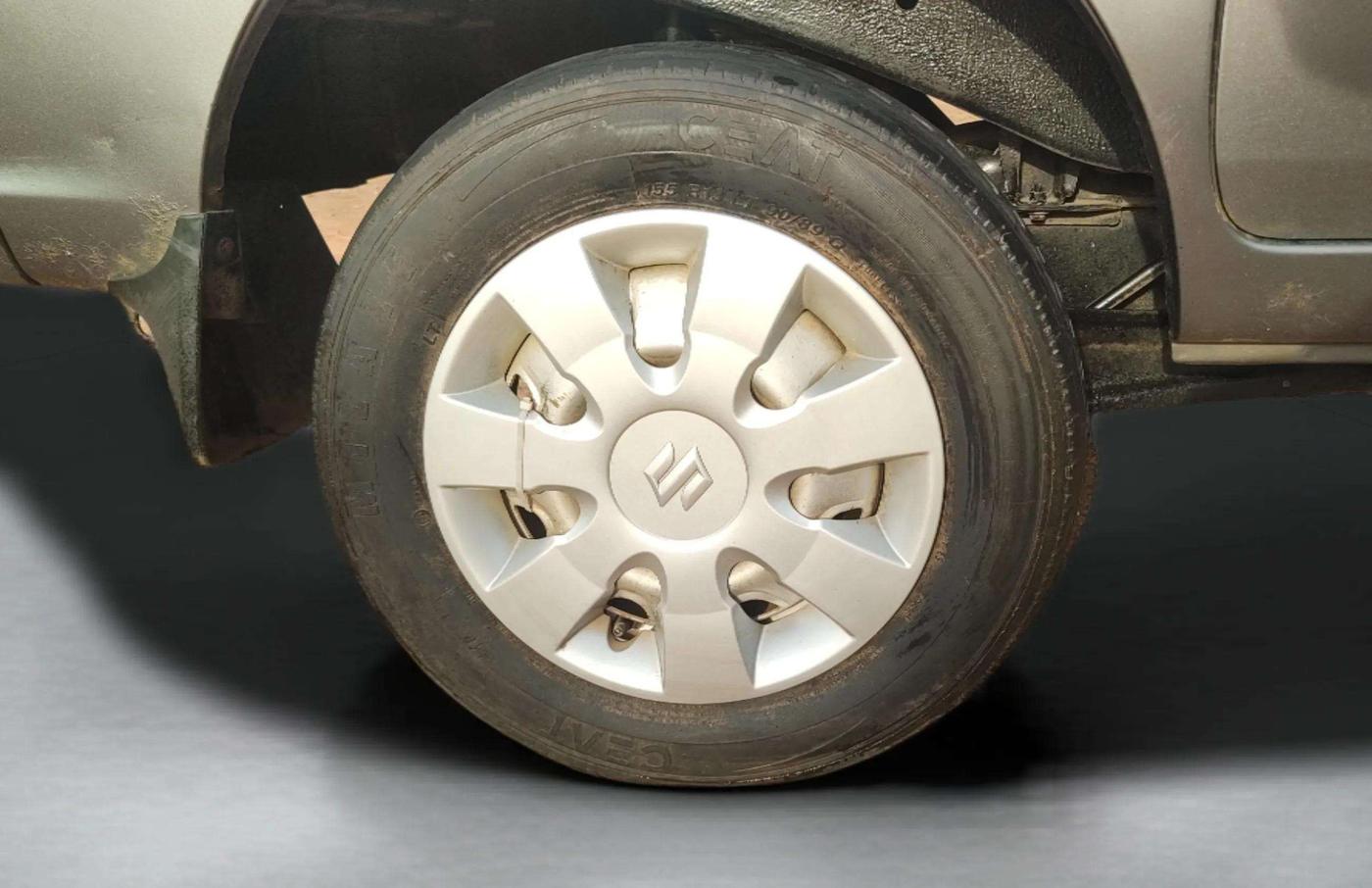 2011 Maruti Eeco 5 STR WITH A/C+HTR, Petrol, Manual, 1,16,987 km, Right Rear Wheel