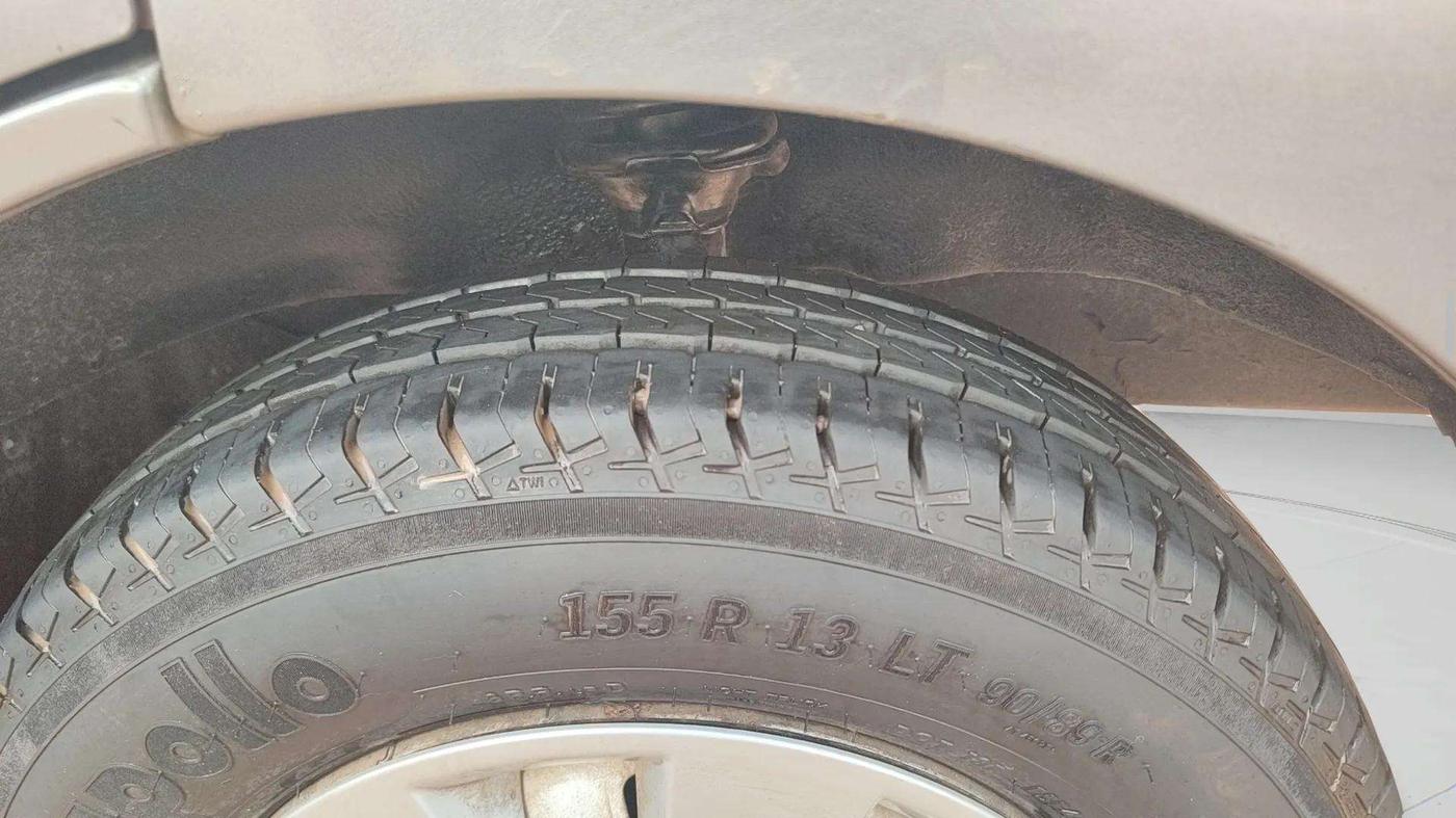 2011 Maruti Eeco 5 STR WITH A/C+HTR, Petrol, Manual, 1,16,987 km, Right Rear Tyre Tread