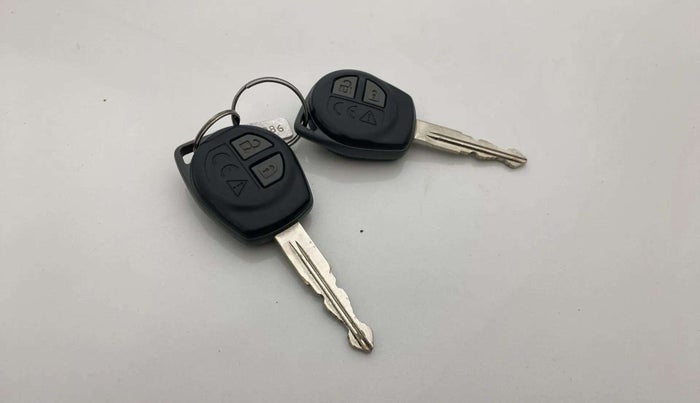 2018 Maruti Swift VXI, Petrol, Manual, 67,636 km, Key Close Up