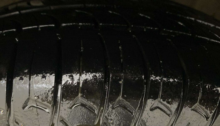 2018 Maruti Swift VXI, Petrol, Manual, 67,636 km, Left Front Tyre Tread