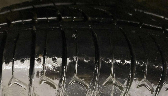 2018 Maruti Swift VXI, Petrol, Manual, 67,636 km, Right Front Tyre Tread