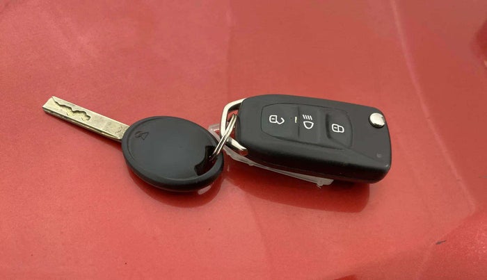 2021 Tata ALTROZ XE PETROL, Petrol, Manual, 37,798 km, Key Close Up