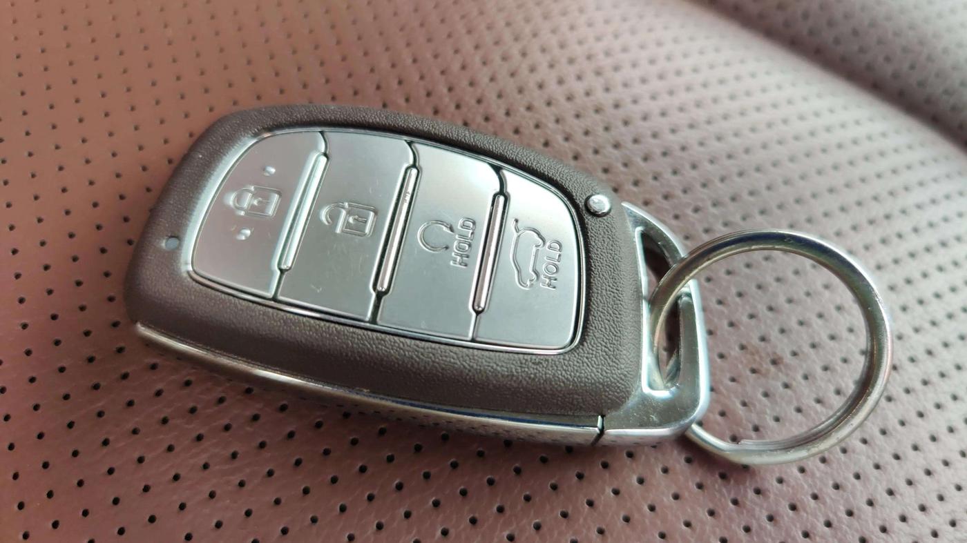 2024 Hyundai ALCAZAR 1.5 SIGNATURE (O) AT 7STR, Diesel, Automatic, 26,836 km, Key Close Up