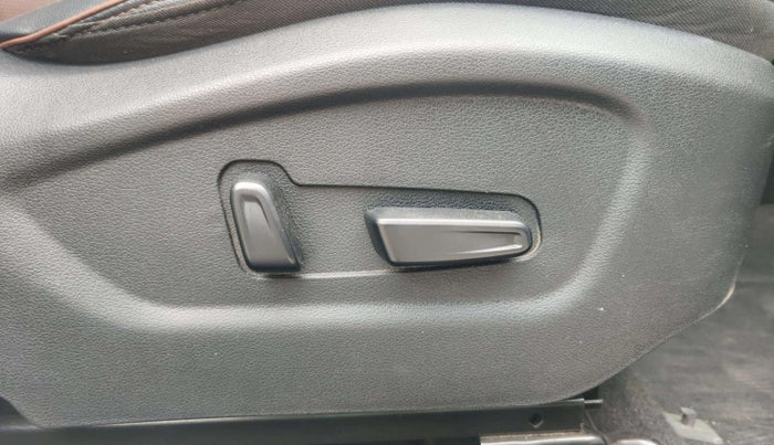 2024 Hyundai ALCAZAR 1.5 SIGNATURE (O) AT 7STR, Diesel, Automatic, 26,836 km, Driver Side Adjustment Panel