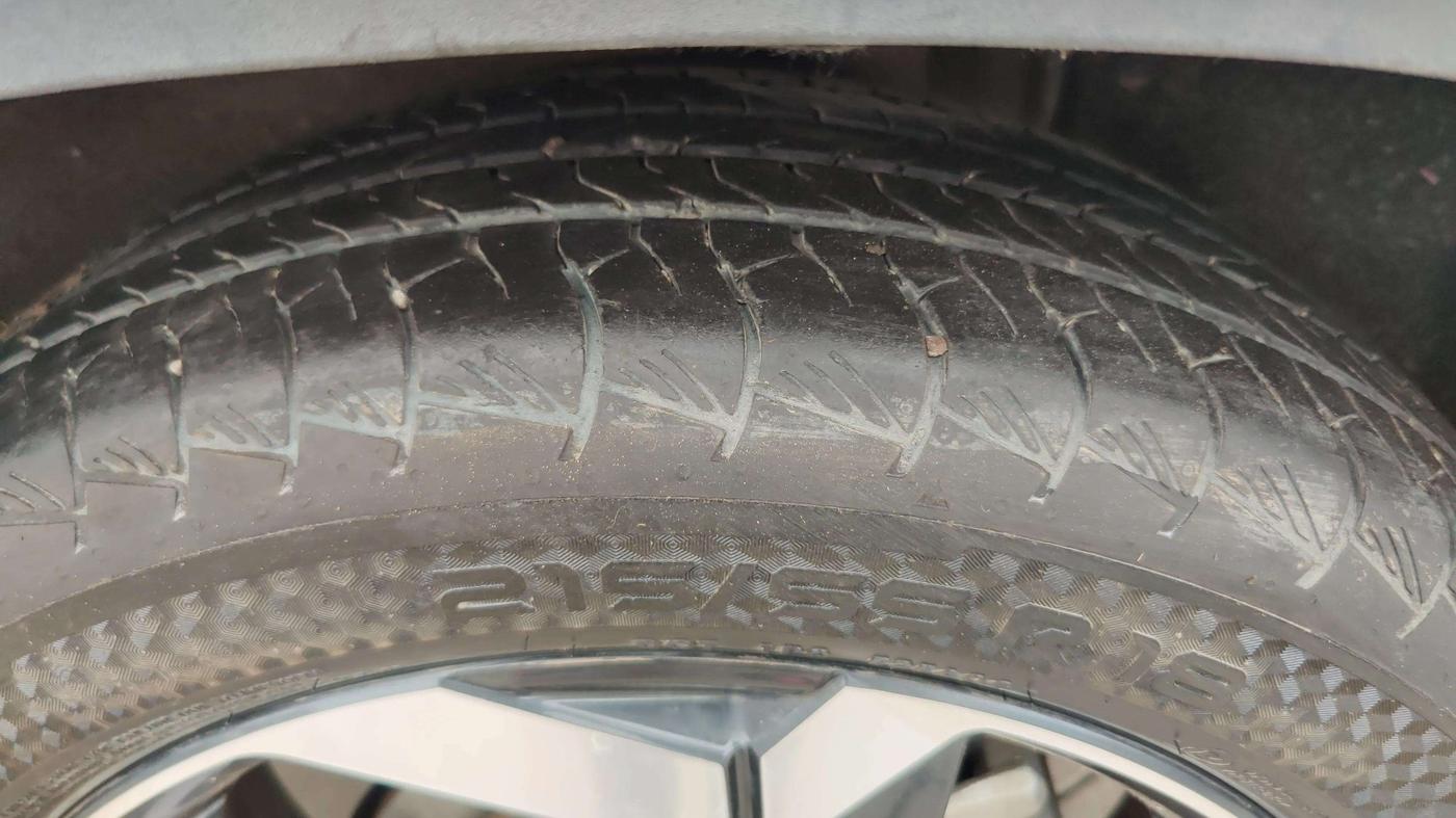 2024 Hyundai ALCAZAR 1.5 SIGNATURE (O) AT 7STR, Diesel, Automatic, 26,836 km, Left Front Tyre Tread