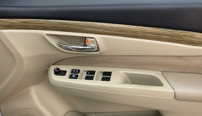 2018 Maruti Ciaz DELTA 1.5 SHVS MT PETROL, Petrol, Manual, 1,23,475 km, Driver Side Door Panels Control