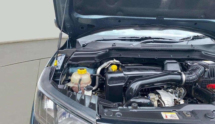 2023 Mahindra XUV300 W6 1.5 DIESEL AMT, Diesel, Automatic, 12,068 km, Engine View - Right