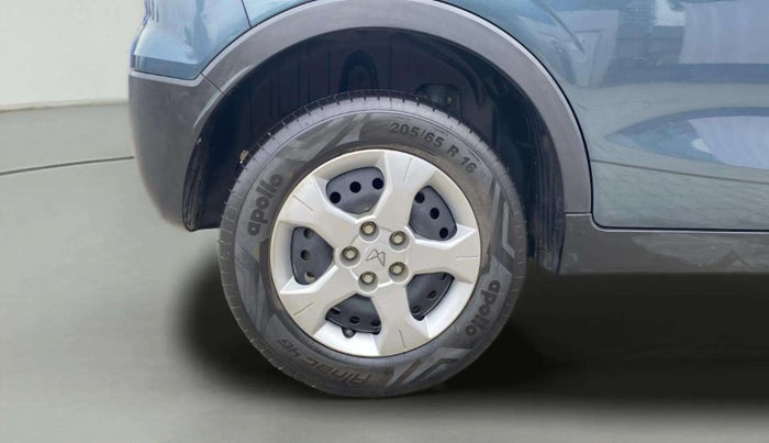 2023 Mahindra XUV300 W6 1.5 DIESEL AMT, Diesel, Automatic, 12,068 km, Right Rear Wheel