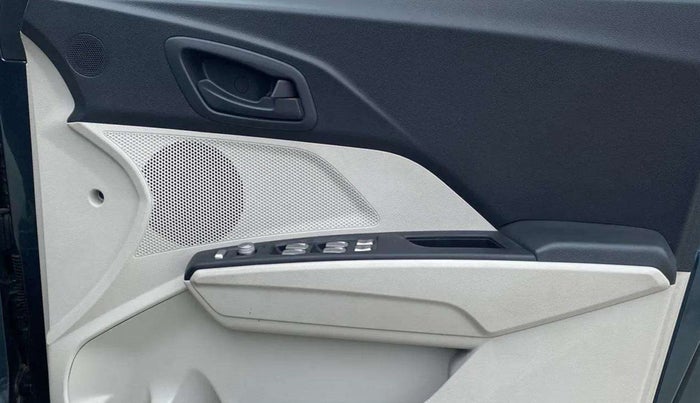 2023 Mahindra XUV300 W6 1.5 DIESEL AMT, Diesel, Automatic, 12,068 km, Driver Side Door Panels Control