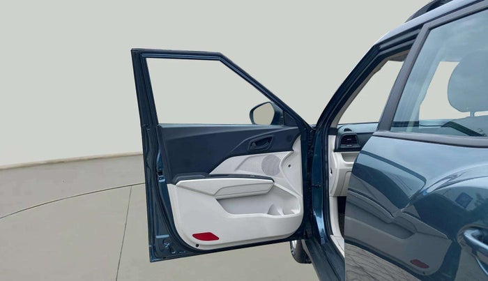 2023 Mahindra XUV300 W6 1.5 DIESEL AMT, Diesel, Automatic, 12,068 km, LHS Front Door