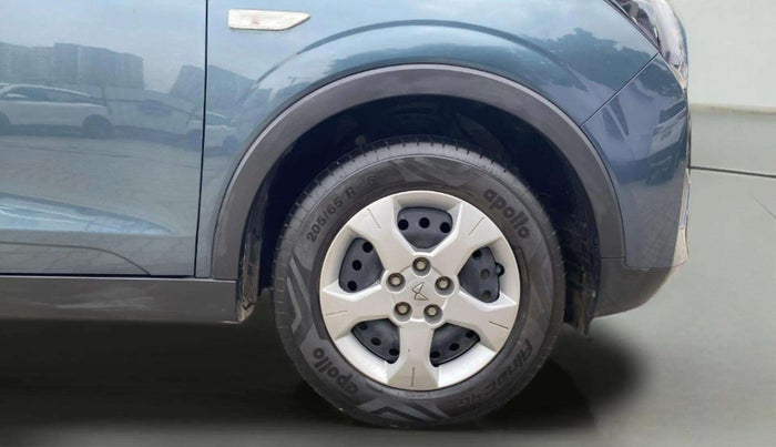 2023 Mahindra XUV300 W6 1.5 DIESEL AMT, Diesel, Automatic, 12,068 km, Right Front Wheel