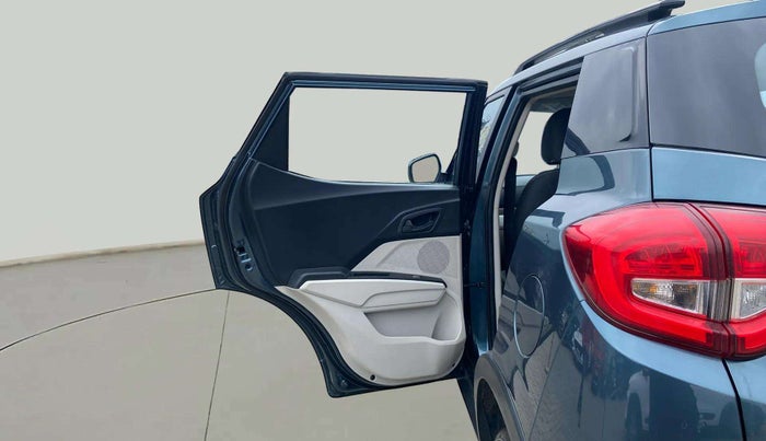 2023 Mahindra XUV300 W6 1.5 DIESEL AMT, Diesel, Automatic, 12,068 km, LHS Rear Door