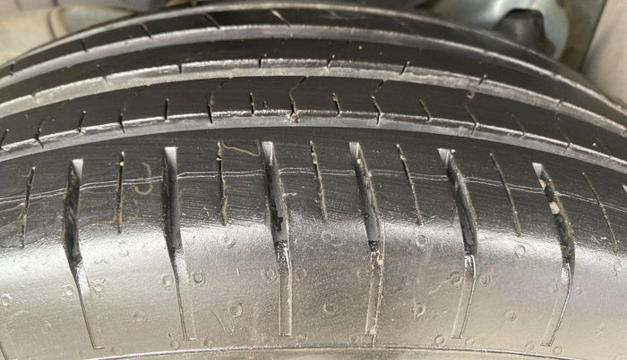 2023 Mahindra XUV300 W6 1.5 DIESEL AMT, Diesel, Automatic, 12,068 km, Right Rear Tyre Tread
