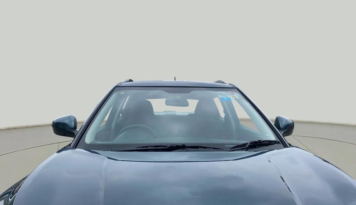 2023 Mahindra XUV300 W6 1.5 DIESEL AMT, Diesel, Automatic, 12,068 km, Front Windshield