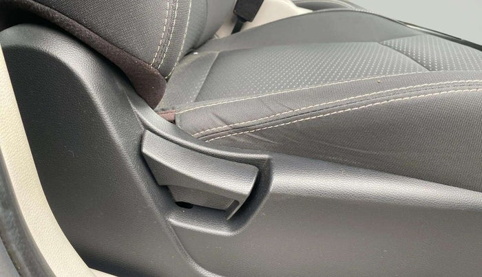 2023 Mahindra XUV300 W6 1.5 DIESEL AMT, Diesel, Automatic, 12,068 km, Driver Side Adjustment Panel