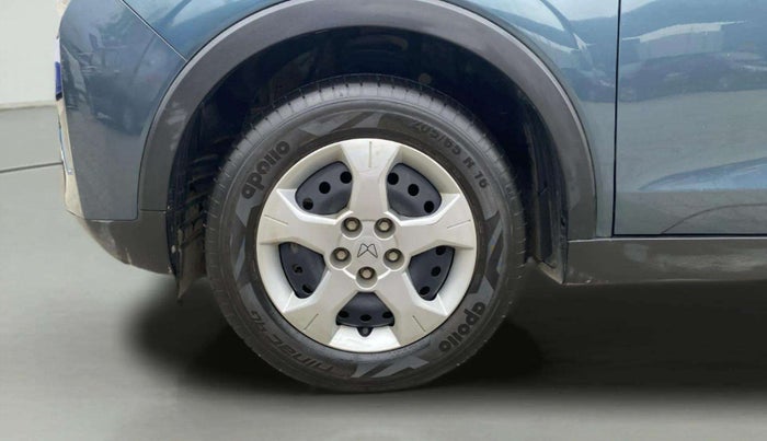 2023 Mahindra XUV300 W6 1.5 DIESEL AMT, Diesel, Automatic, 12,068 km, Left Front Wheel