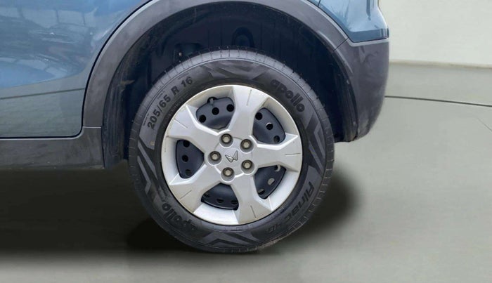 2023 Mahindra XUV300 W6 1.5 DIESEL AMT, Diesel, Automatic, 12,068 km, Left Rear Wheel