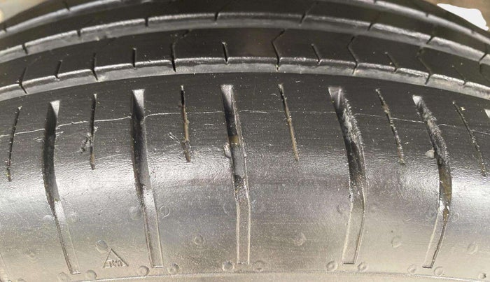 2023 Mahindra XUV300 W6 1.5 DIESEL AMT, Diesel, Automatic, 12,068 km, Left Front Tyre Tread