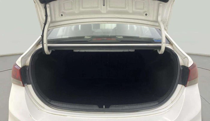 2018 Hyundai Verna 1.6 VTVT SX, Petrol, Manual, 63,142 km, Boot Inside