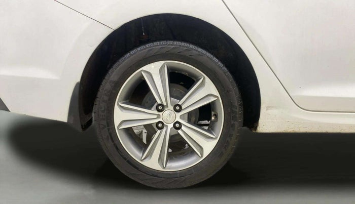2018 Hyundai Verna 1.6 VTVT SX, Petrol, Manual, 63,142 km, Right Rear Wheel